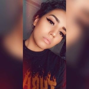 Meet your Posher, Jazbeth